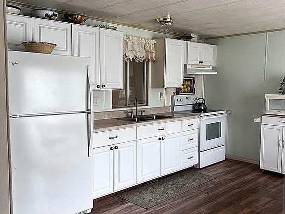 3rd image of 16890 Church Dr