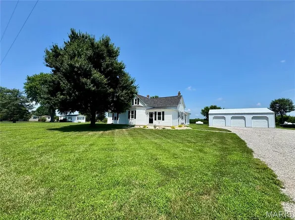 5437 Richfield Rd, Red Bud, IL 62278