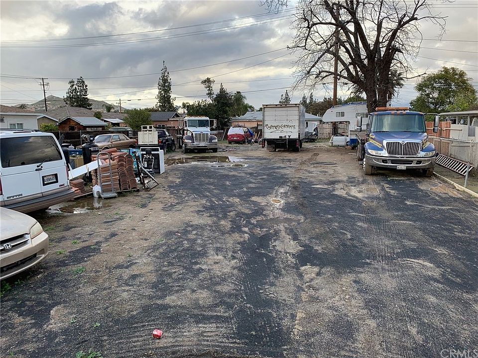 2nd image of 3965 Davidson St