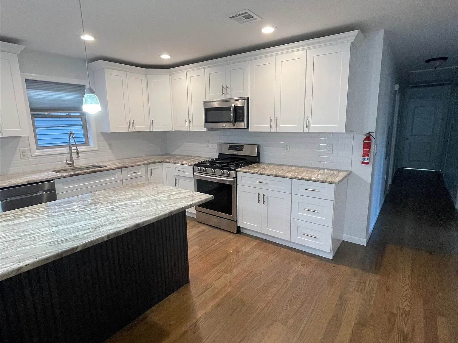 4 bed, 2.0 bath, $3,800 — Photo 4