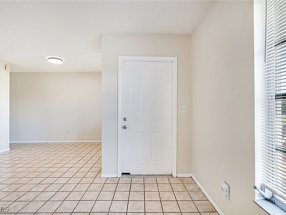 4th image of 3630 Agualinda Blvd