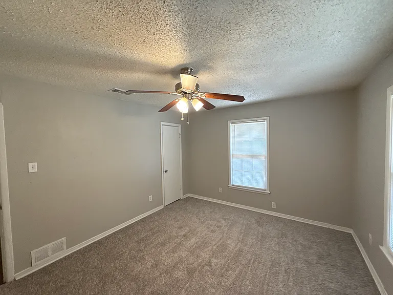 2607 Yeager St — Photo 7