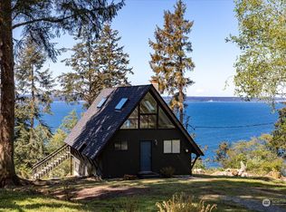 4458 Smugglers Cove Rd, Freeland, WA 98249