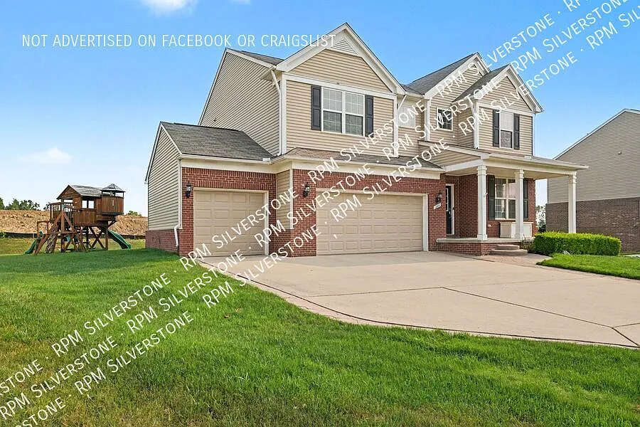 Spacious 4-bedroom — Photo 2