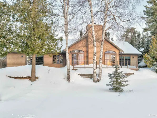 478 S Stoney Point Dr, Manistique, MI 49854