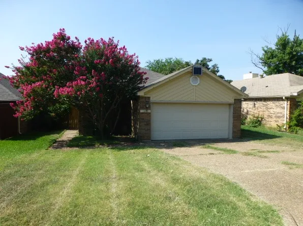 10711 Tall Oak Dr, Fort Worth, TX 76108