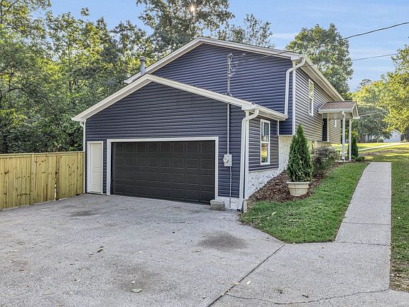 2nd image of 483 Brownwood Cir