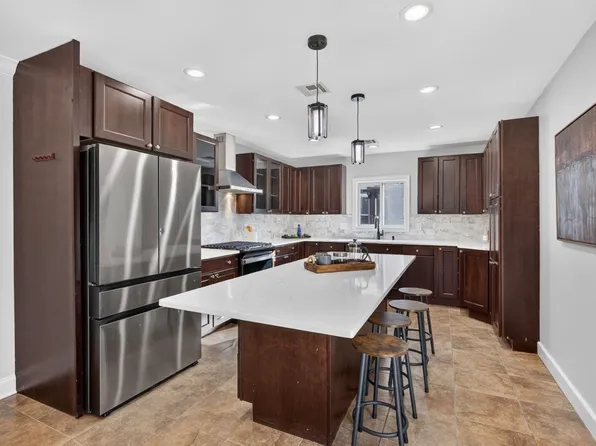 102 Pierce St, Hyde Park, MA 02136