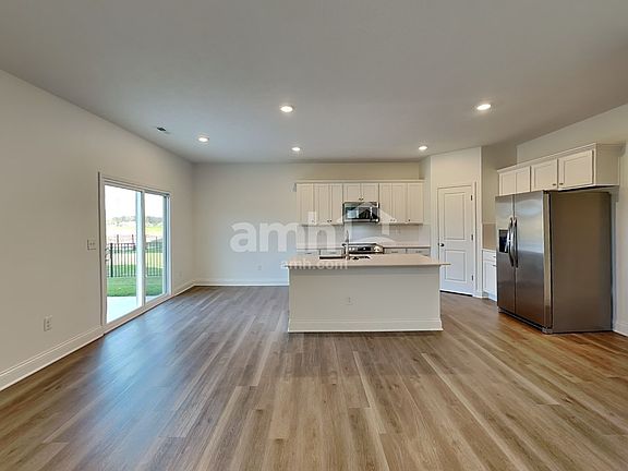 4th image of 938 Heritage Blvd
