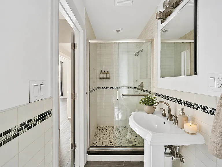 570 Putnam Ave #1 — Photo 14