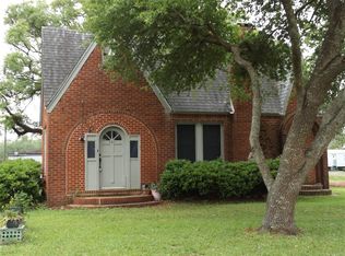 701 San Jacinto St, Highlands, TX 77562