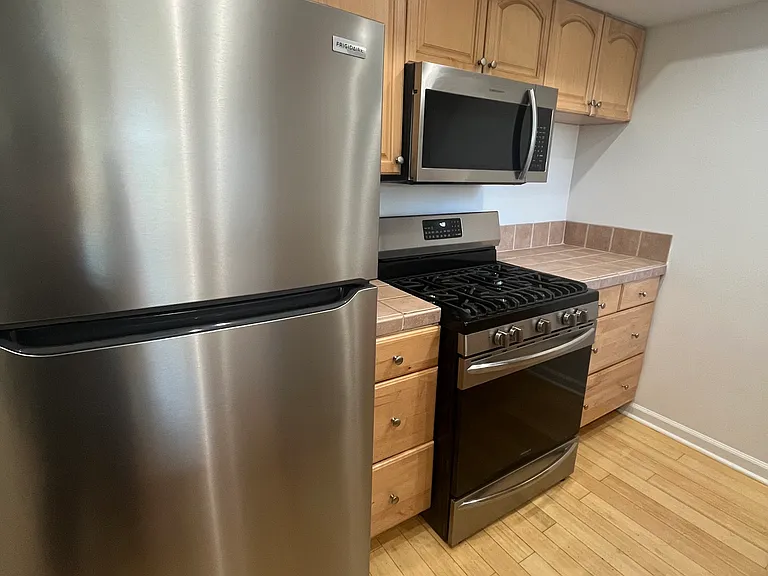 7307 Haskell Ave #4 — Photo 2