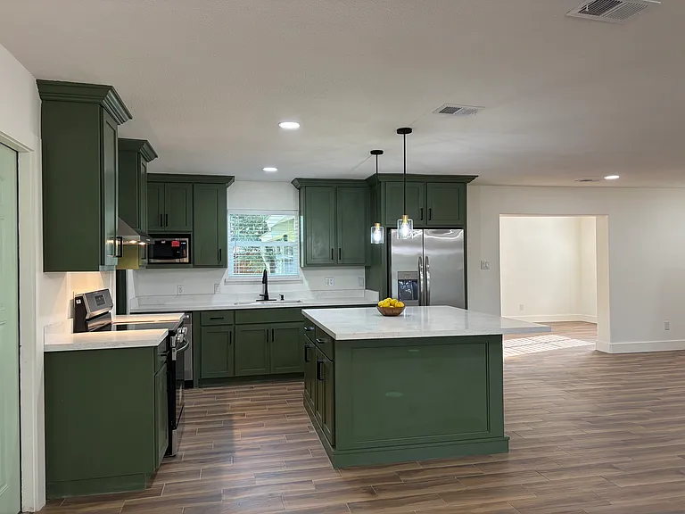 712 Harvey St — Photo 4