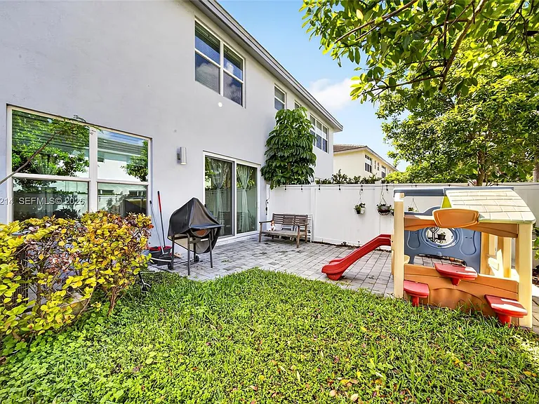 4349 Veleiros Ave — Photo 46