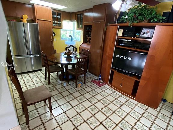 3rd image of 20410 NE 14th Ave