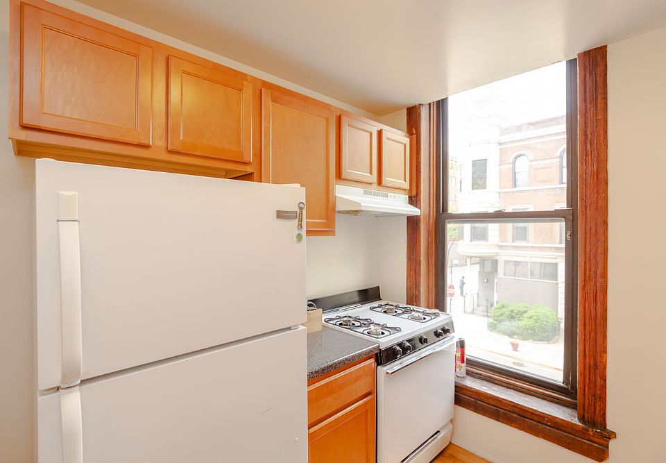 1st image of 1136 W Armitage Ave APT 2