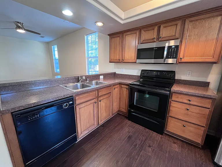 220 Shannon Ct — Photo 15