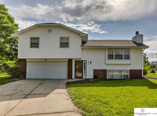 15904 Arbor Cir, Omaha, NE 68130