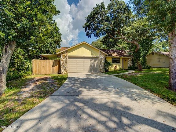 2nd image of 105 Hidden Hills Dr
