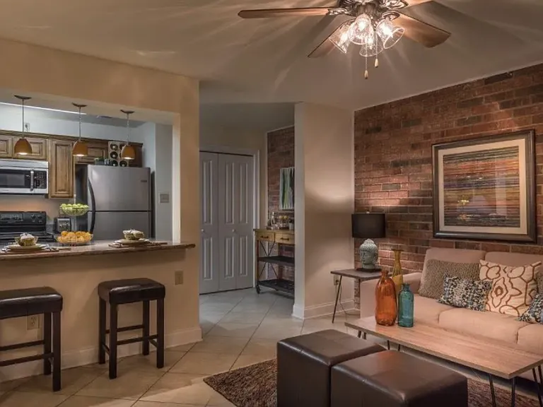 Regency at Metairie — Photo 6