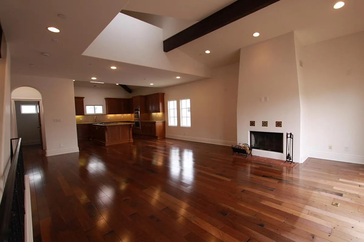 3 bed, 2.5 bath, 2140 sqft, $7,000 — Photo 2