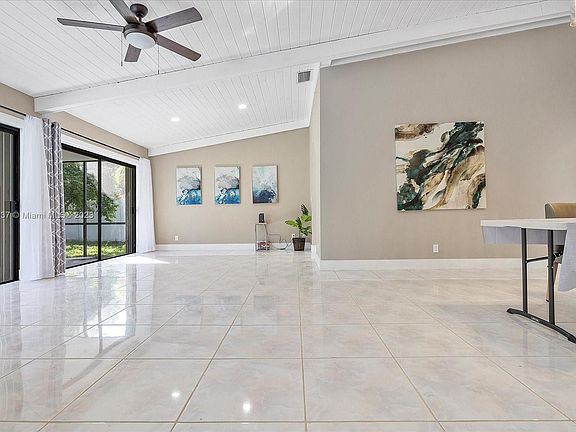 4th image of 620 S Lake Dasha Dr