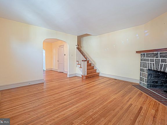 4th image of 2455 Eldon Ave