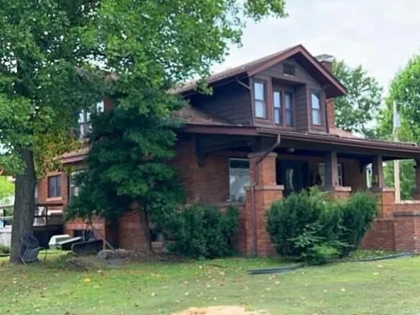 610 Follis Ave, Johnston City, IL 62951