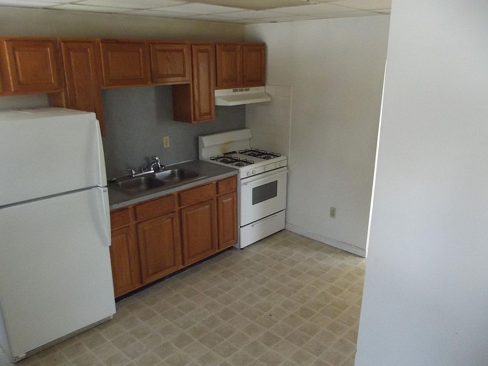 2nd image of 382 Elder St