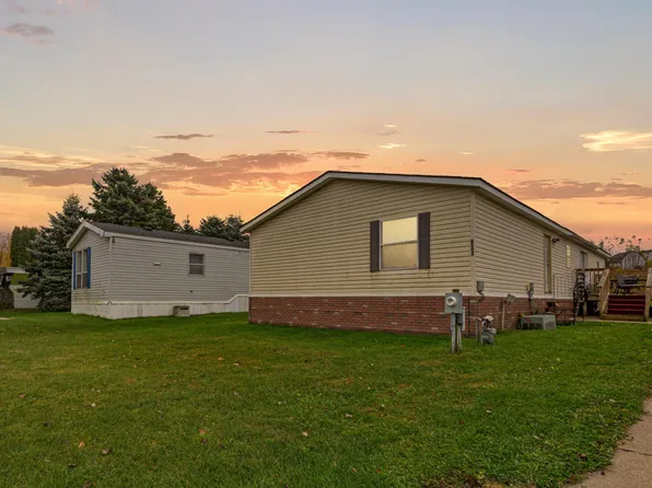 831 30th St NW, Faribault, MN 55021