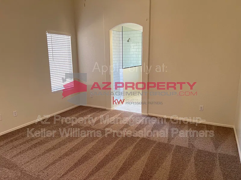 3 bed, 2.0 bath, 1278 sqft, $1,900 — Photo 2