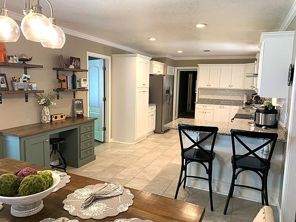 4th image of 103 Hilldale Cir
