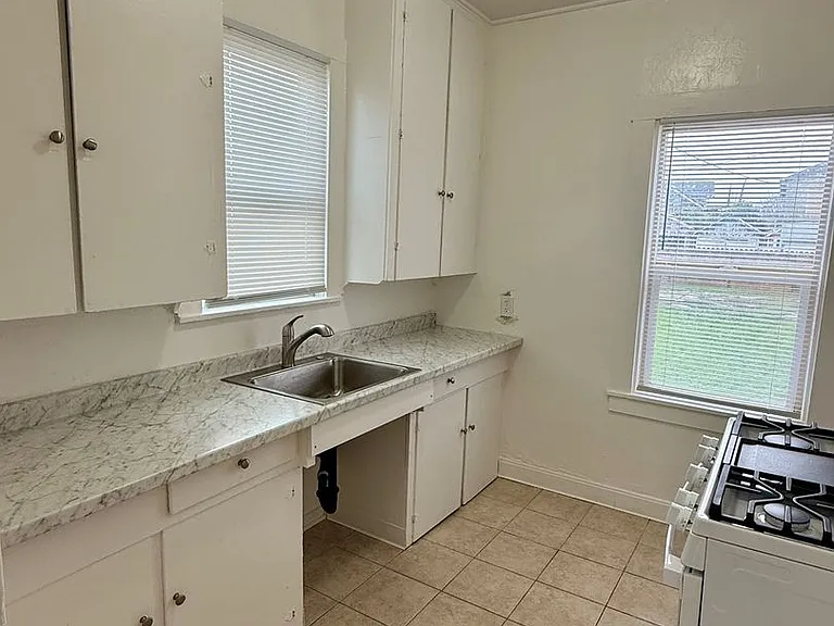 247 S Shasta St — Photo 1