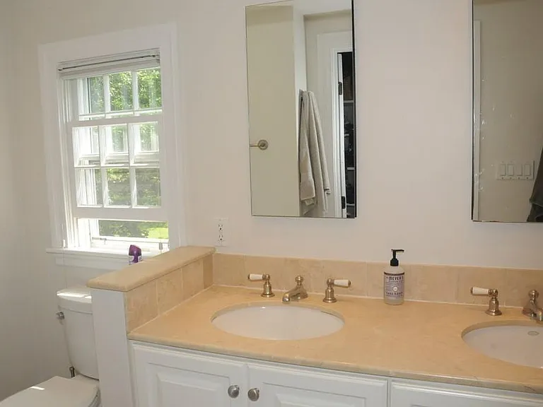 106 Upland Ave — Photo 20