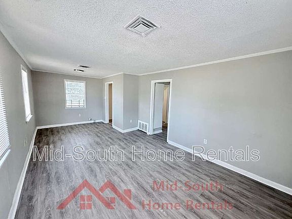4th image of 566 Burlington Cir