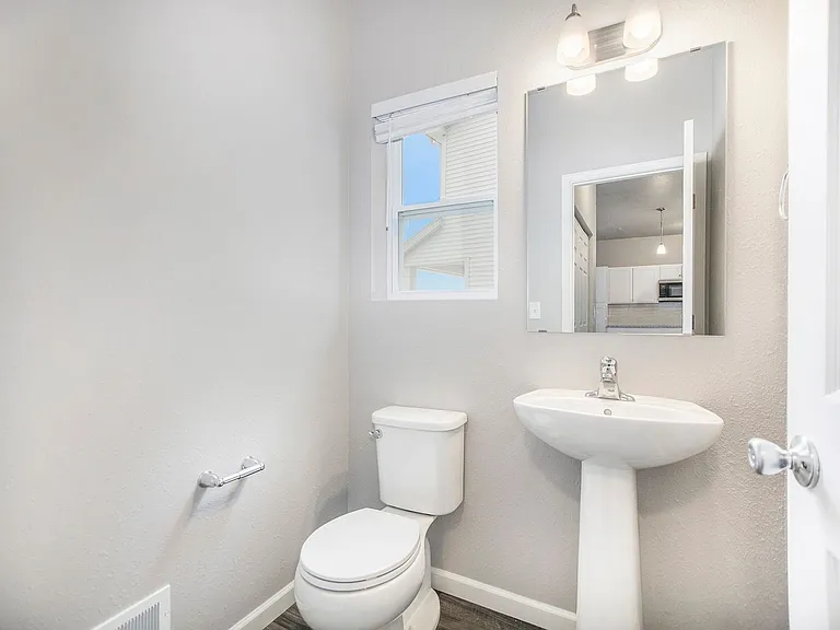 854 Winchester St — Photo 16