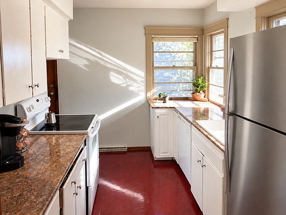 2nd image of 2525 27th St