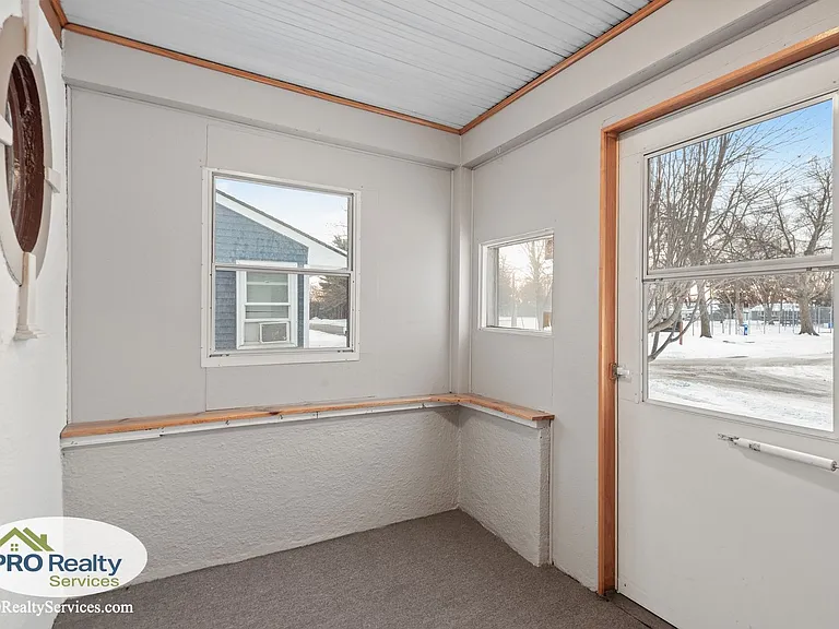 257 E Spruce St — Photo 16