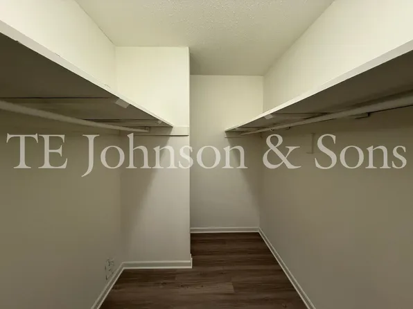 128 Weatherwood Ct APT 14, Winston Salem, NC 27103