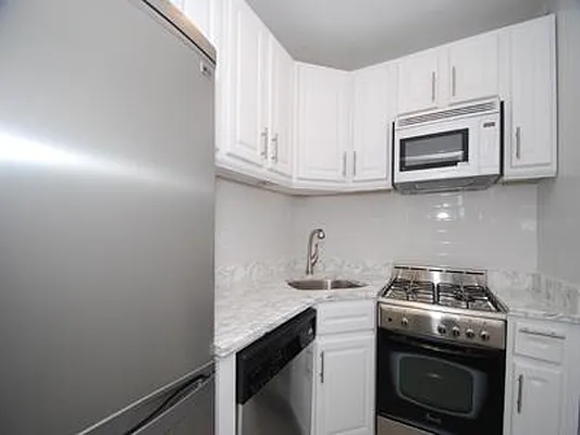 Rented by Buchbinder & Warren | media 12