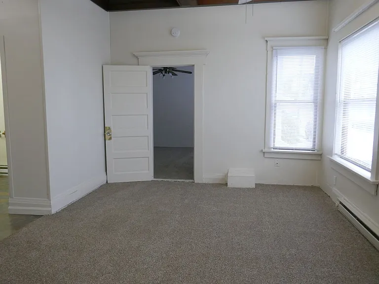 193 Bond St, Astoria, OR 97103 — Photo 2