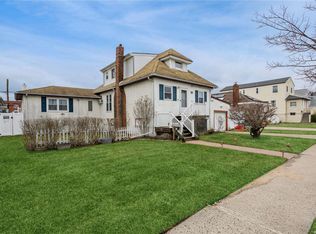 58 Ostend Rd, Island park, NY 11558