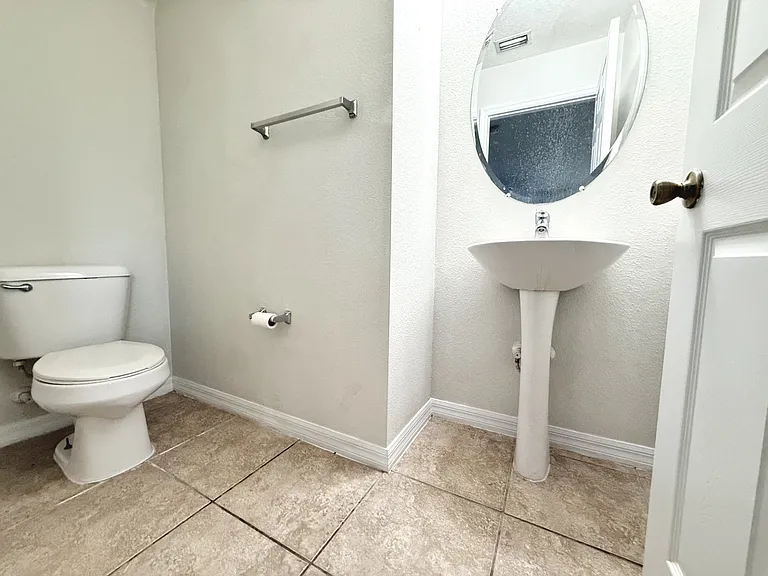 2525 Oleander Lakes Dr — Photo 16