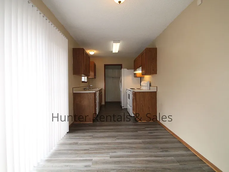 2404 Windmill Dr — Photo 11