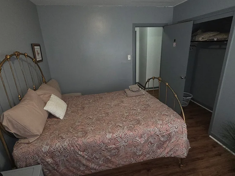 1387 E Jefferson St — Photo 21