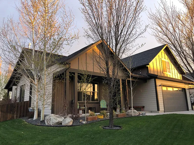 118 Gloria Ct — Photo 2