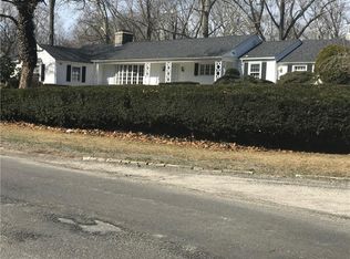 341 Squantum Dr, Warwick, RI 02888