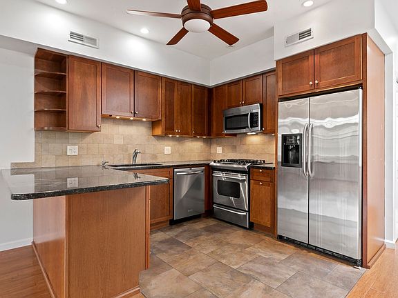 4th image of 832 N Woodstock St #3