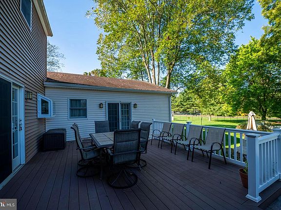 4th image of 70 Brightley Cir