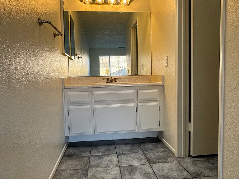 13718 Nassau Dr — Photo 12